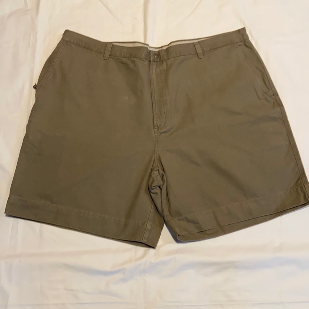 Columbia Sportswear Company brown shorts Sz 48